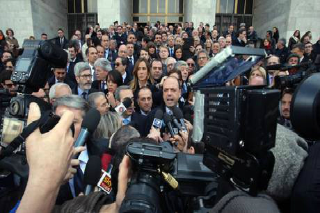 Parlamentari Pdl al tribunale di Milano (foto Ansa)