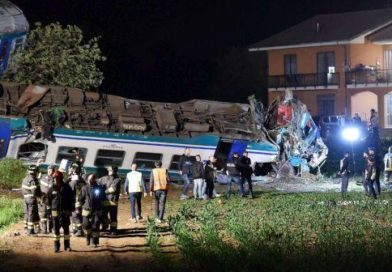 Torino, treno deragliato dopo urto con tir: autista del camion indagato per disastro ferroviario