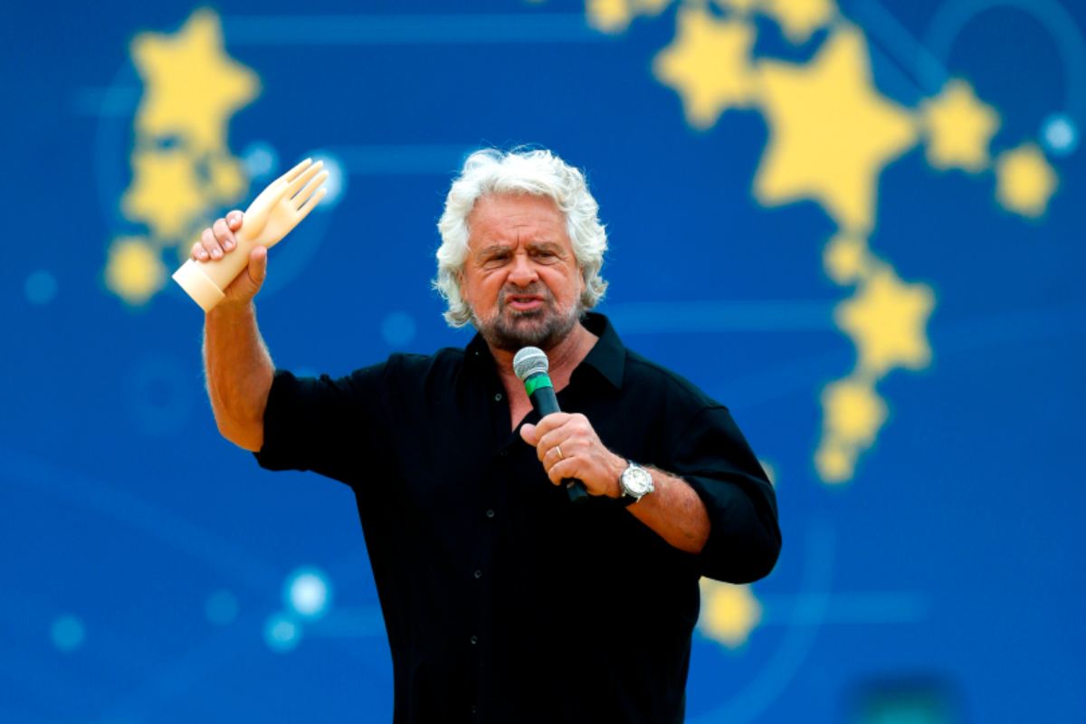Contratti pubblicitari con Moby: Beppe Grillo indagato a Milano