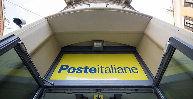 Poste Italiane assume con un maxi piano per il 2024: tutte le offerte di lavoro